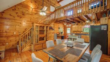 Cabin, Multiple Beds, Hot Tub, Garden View | In-room dining