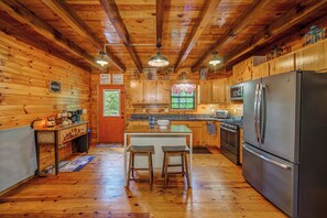 Kabin, Beberapa Tempat Tidur, hot tub, pemandangan kebun | Dapur pribadi | Lemari es, microwave, oven, dan kompor