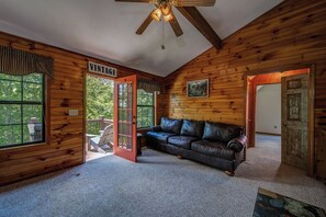 Kabin, Beberapa Tempat Tidur, hot tub, pemandangan kebun | Area keluarga | TV dan perapian