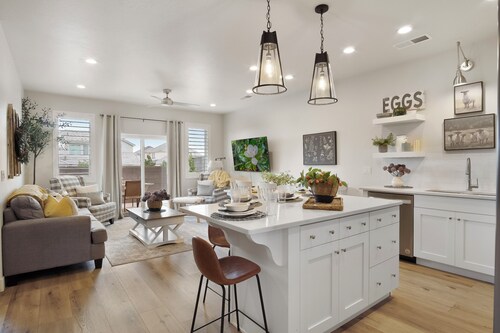 Magnolia Pool, Hot Tub, and Pickleball!