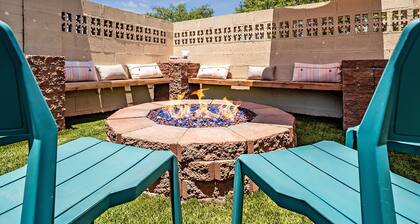 5BR Sleeps 10 Hot Tub Fire Pit Games & Walk to ASU