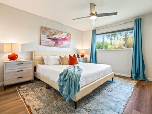 Casa, várias camas, banheira de imersão, vista para o jardim (Margo Retreat) | 5 quartos, individualmente decorados, individualmente mobiliados