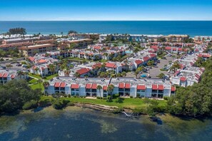 Exterior - Watch dolphins & pelicans from this 2 bedroom/2 bath waterfront condo. (Bradenton Beach)