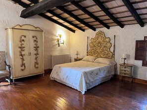 4 chambres, bureau, Wi-Fi gratuit, draps fournis