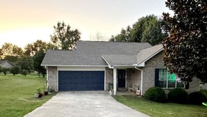 Exterior - Be Our Guest! Large fenced yard! Pet/kid friendly (Sevierville)