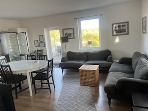TV - Sodra Gotland 14 bed with pool (Havdhem)