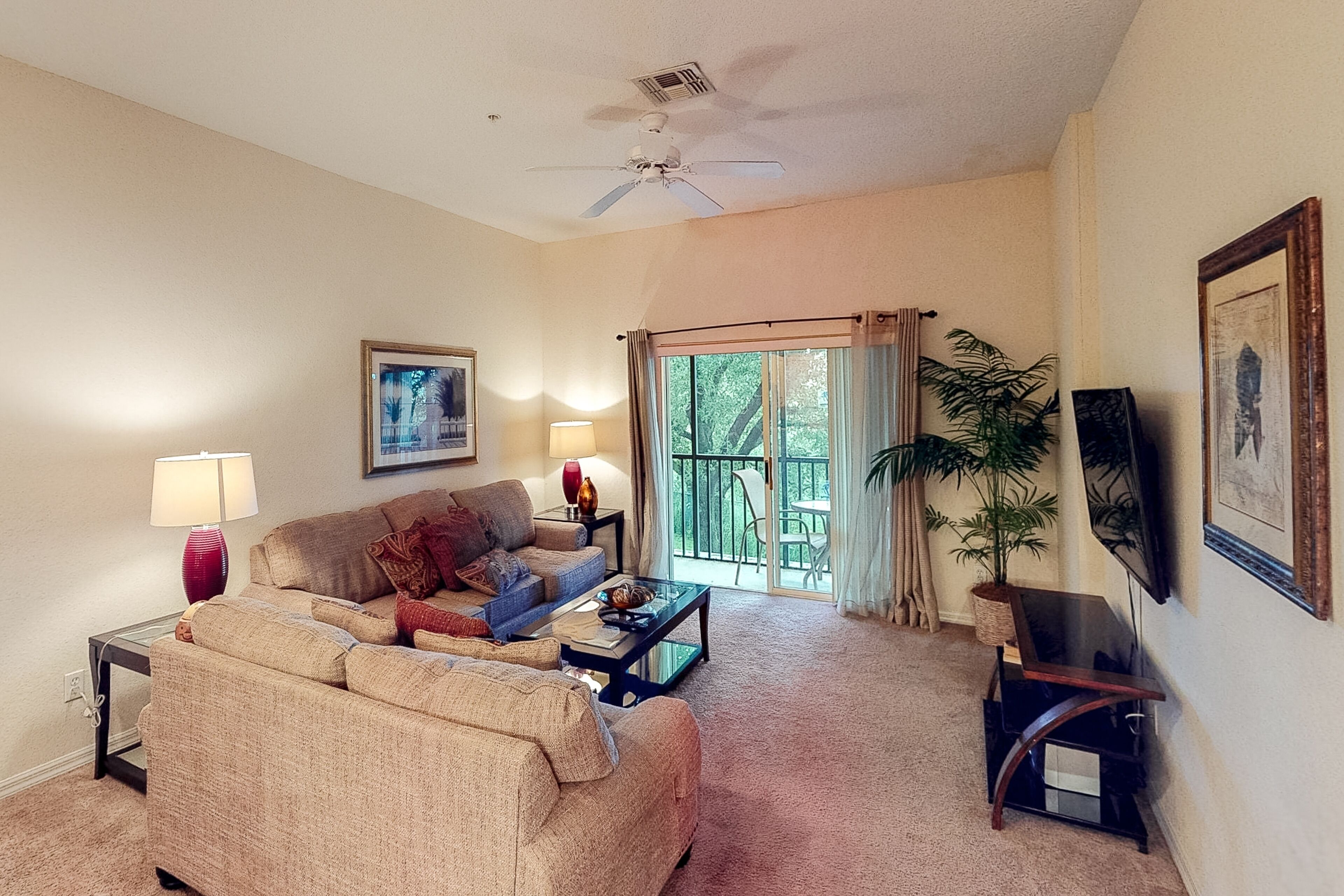 2nd floor condo w/ tennis court, sauna, shared pools, balcony, gym