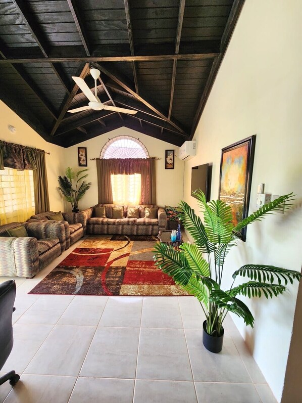 Smart TV, books - Quiet Vacation Home In Jamaica Martha Brae Trelawny. Jamaica Rental Getaway (Martha Brae)