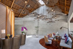 Lobby sitting area - The Hava Ubud A Pramana Experience (Ubud)
