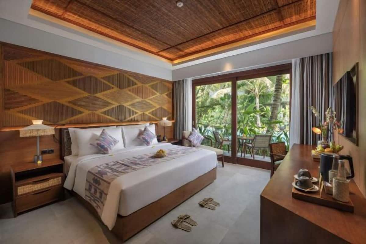 1 bedroom, premium bedding, minibar, in-room safe