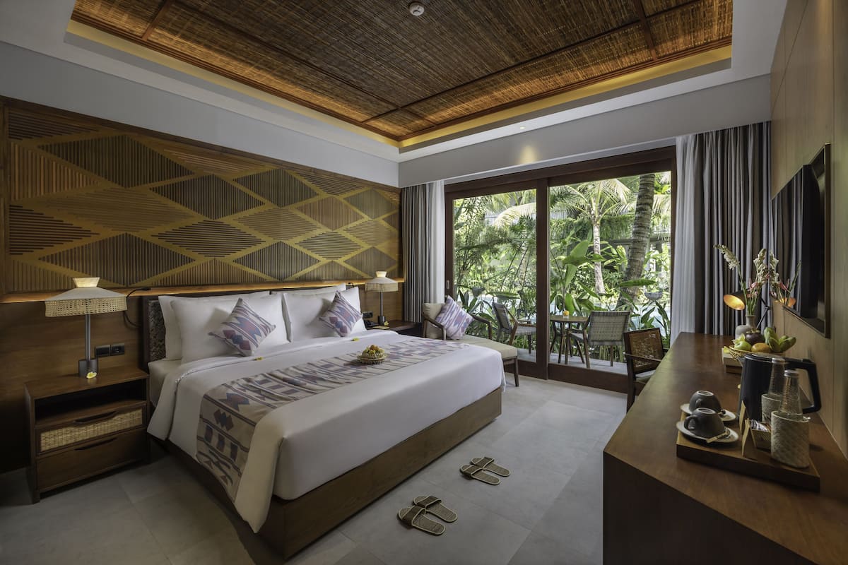Deluxe With Bathtub (with Daily Afternoon Tea) | 1 bedroom, premium bedding, minibar, in-room safe