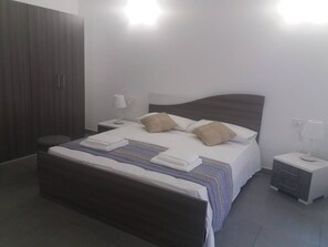 2 Schlafzimmer, Bügeleisen/Bügelbrett, Internetzugang, Bettwäsche