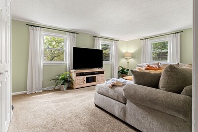 Beautiful & Relaxing Nashua Home - Minutes from Downtown