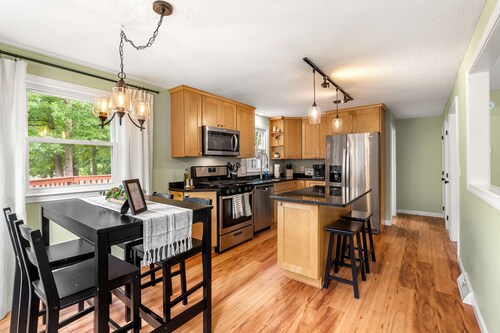 Beautiful & Relaxing Nashua Home - Minutes from Downtown