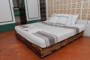 Deluxe Room | Egyptian cotton sheets, premium bedding, down comforters, in-room safe