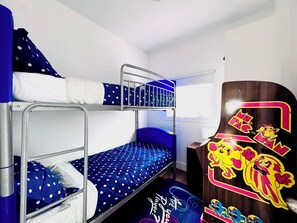 4 多间卧室、熨斗/熨衣板、WiFi、床单