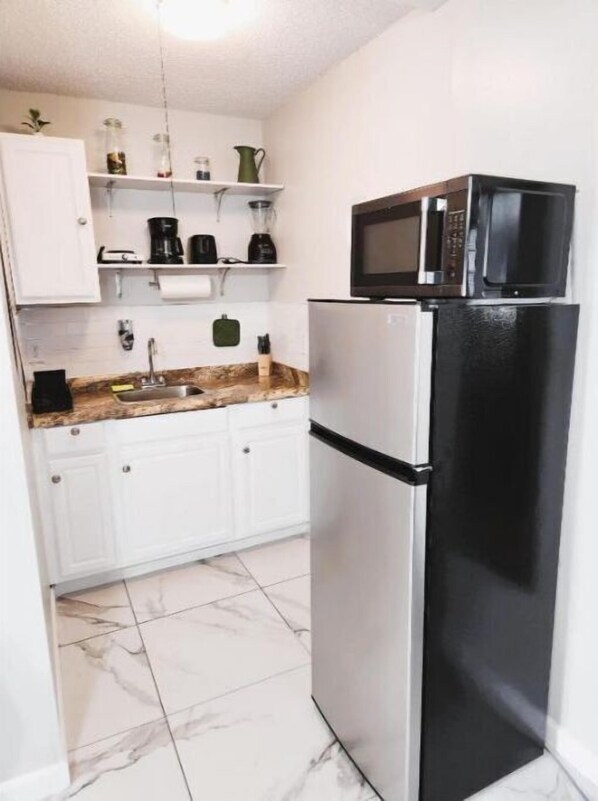 Kühlschrank, Mikrowelle