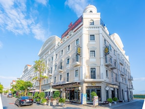 Front of property - Sunland Halong Hotel and Restaurant (Ha Long)
