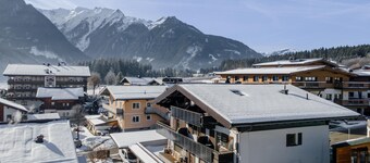 Holiday apartment with balcony not far from lift