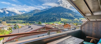 Ferienquartier mit Balkon unweit des Liftes