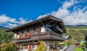 Exterior - Holiday apartment combination with balcony (Neukirchen am Großvenediger)