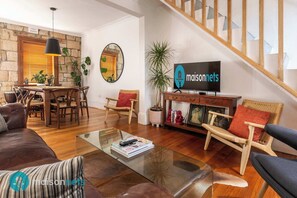 TV, offices - Private Surry Hills Terrace With Courtyard (Sydney)