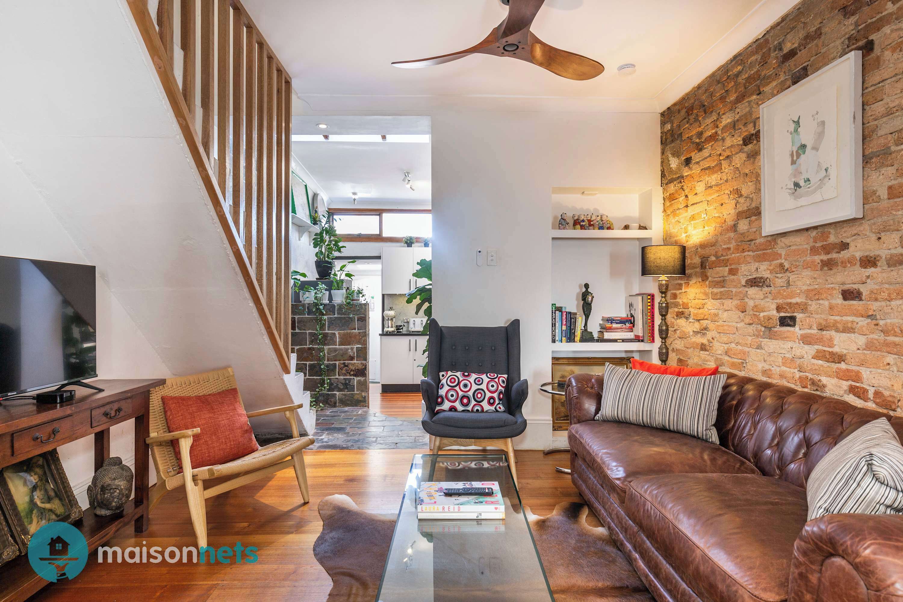 Televisión y oficina 