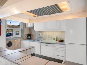 Réfrigérateur, micro-ondes, four, lave-vaisselle