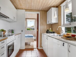 Refrigerador, microondas, horno y lavavajillas