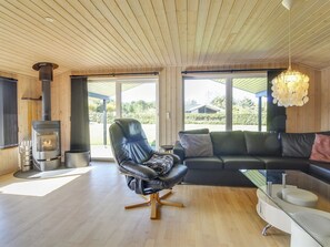 TV, fireplace, DVD player - "Susan" - 600m from the sea by Interhome (Løkken)