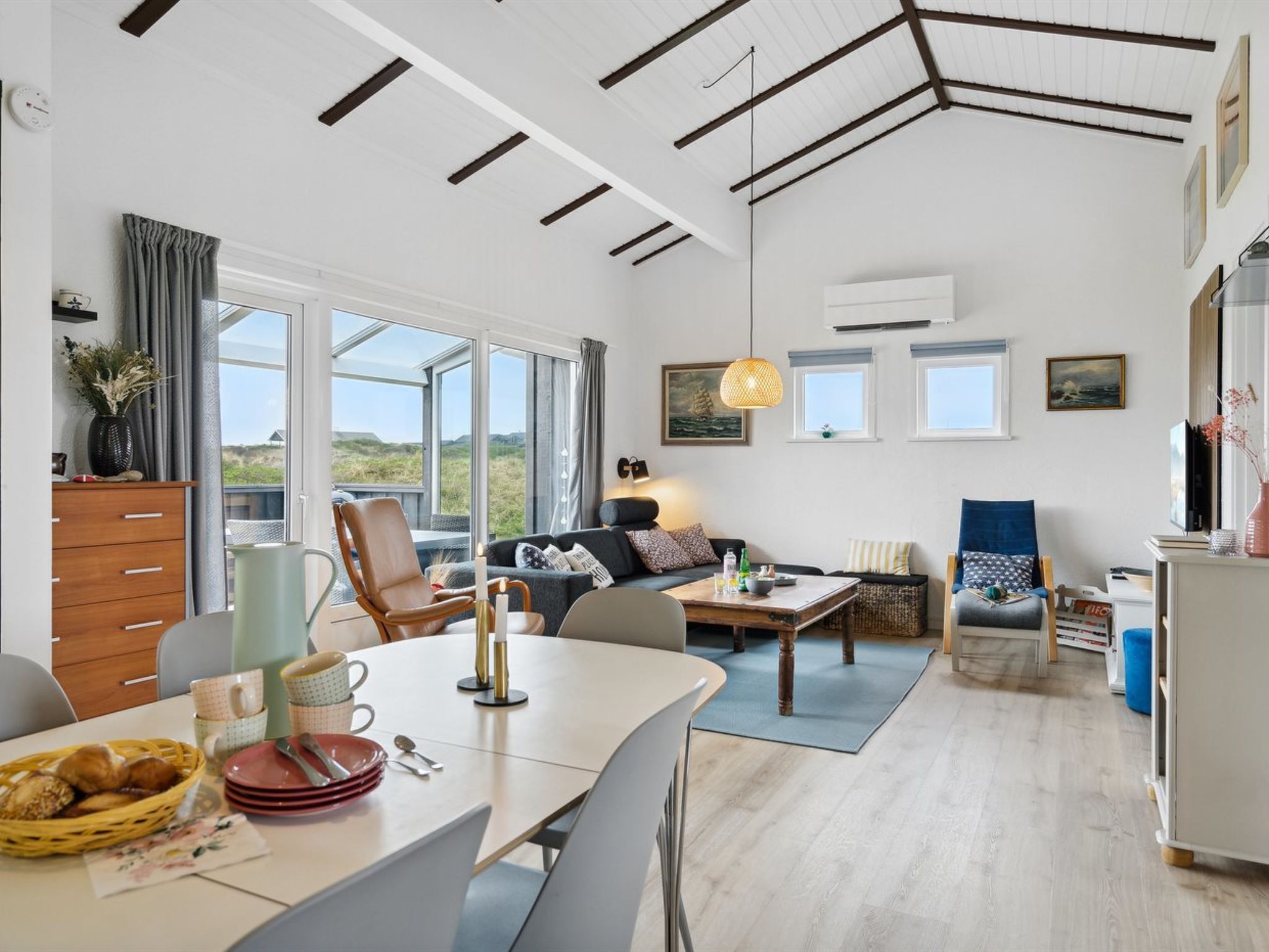 テレビ、DVD プレーヤー