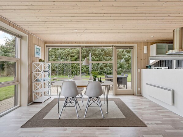 Dining - "Into" - 400m from the sea by Interhome (Løkken)