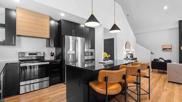 Coffee/tea maker, fridge, microwave, oven