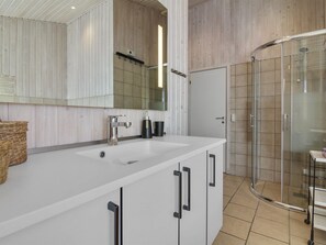Bathroom - "Laghmund" - 250m from the sea by Interhome (Løkken)