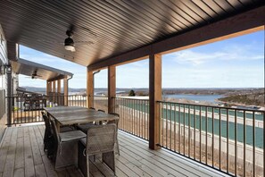 Outdoor dining - Lakeview! Indoor Pool! Pool Table! (Hollister)