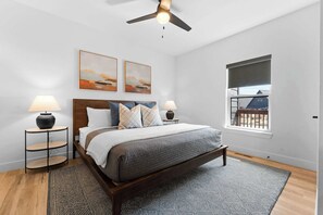 5 bedrooms, iron/ironing board, travel crib, WiFi - Lakeview! Indoor Pool! Pool Table! (Hollister)