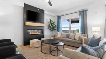 电视、壁炉、办公室