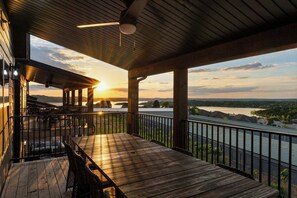 Outdoor dining - Lakeview! Indoor Pool! Pool Table! (Hollister)
