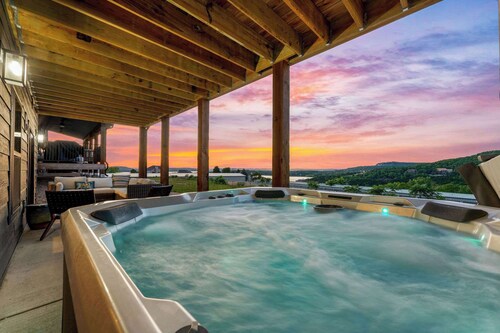Rustic Retreat, Private Hot Tub, Lake Views