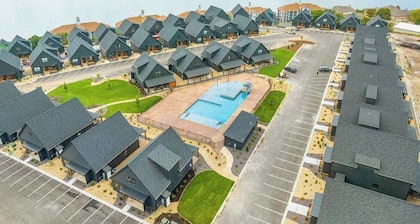 Table Rock Lake view! Indoor Pool!