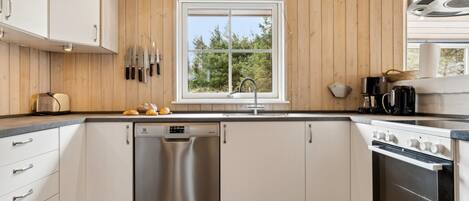 Fridge, microwave, dishwasher, cookware/dishes/utensils