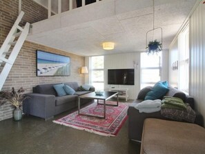 TV, fireplace, DVD player