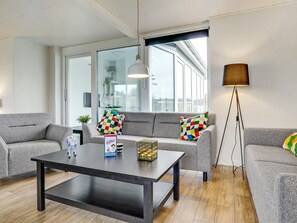 Télévision, cheminée, lecteur de DVD