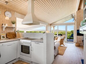 Fridge, oven, dishwasher, cookware/dishes/utensils