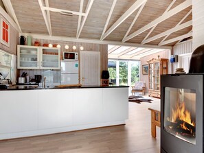 Kjøleskap, mikrobølgeovn, ovn og oppvaskmaskin