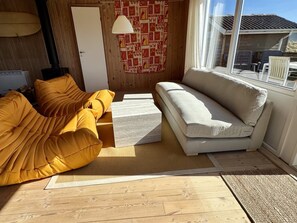 TV, fireplace, DVD player