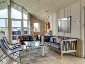 Fernseher, Kamin, DVD-Player