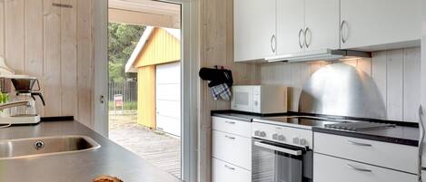 Fridge, microwave, dishwasher, cookware/dishes/utensils