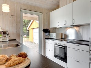Kühlschrank, Mikrowelle, Geschirrspüler, Kochgeschirr/Geschirr/Besteck