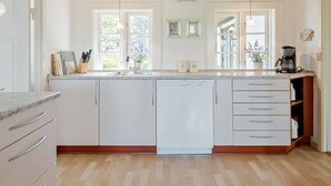 Réfrigérateur, micro-ondes, four, lave-vaisselle